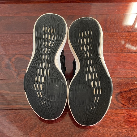 Reebok women’s hayashu astrofoam LTD sneakers - Picture 5 of 6